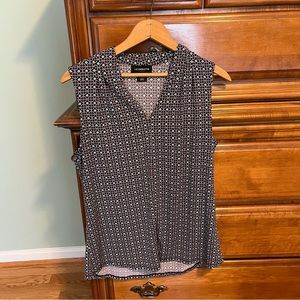 Women’s Liz Claiborne Mulit Color Print Sleeveless V-Neck Top Size Medium